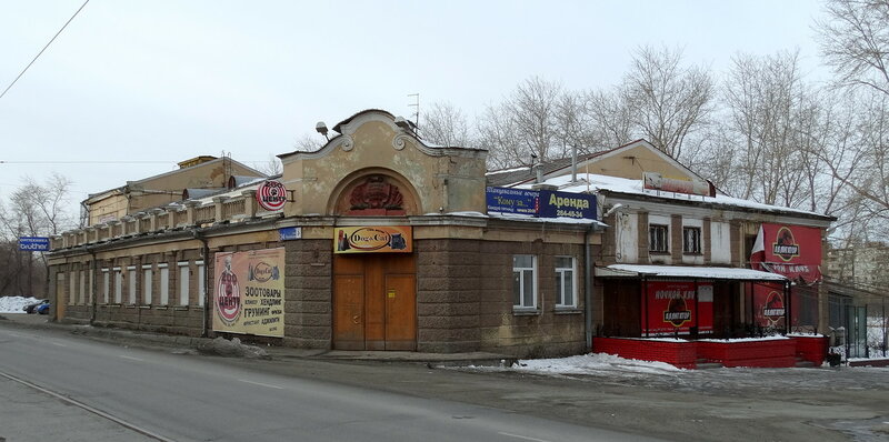 車(chē)?yán)镅刨e斯克鋼鐵廠文化宮